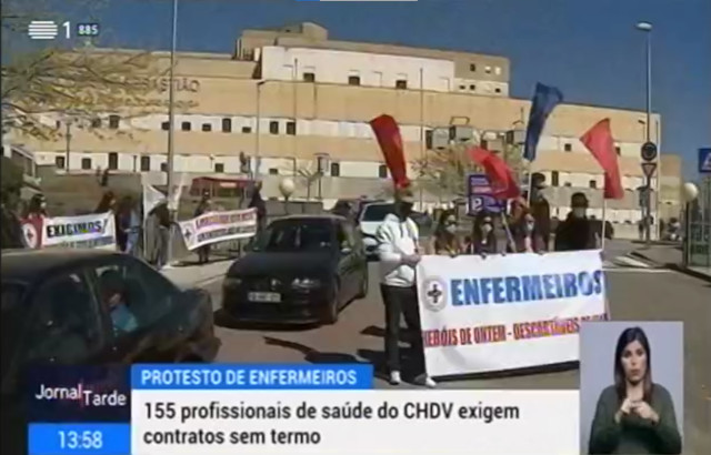 Enfermeiros com contratos precários manifestaram se à porta do Hospital de São Sebastião 640