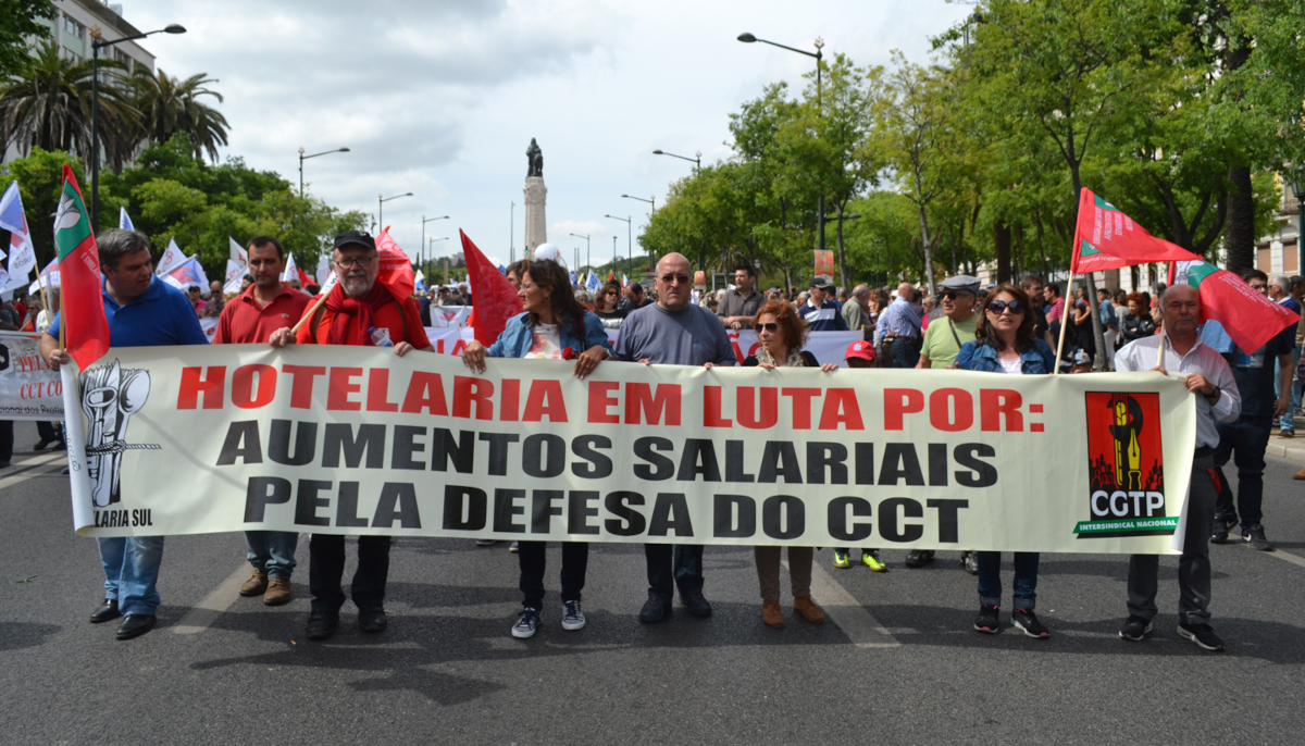 protesto e luta a porta da AHRESP