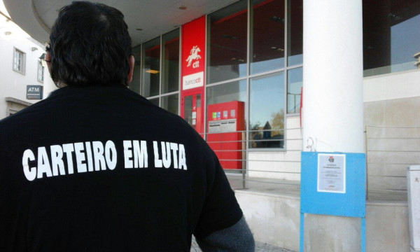 carteiro em luta